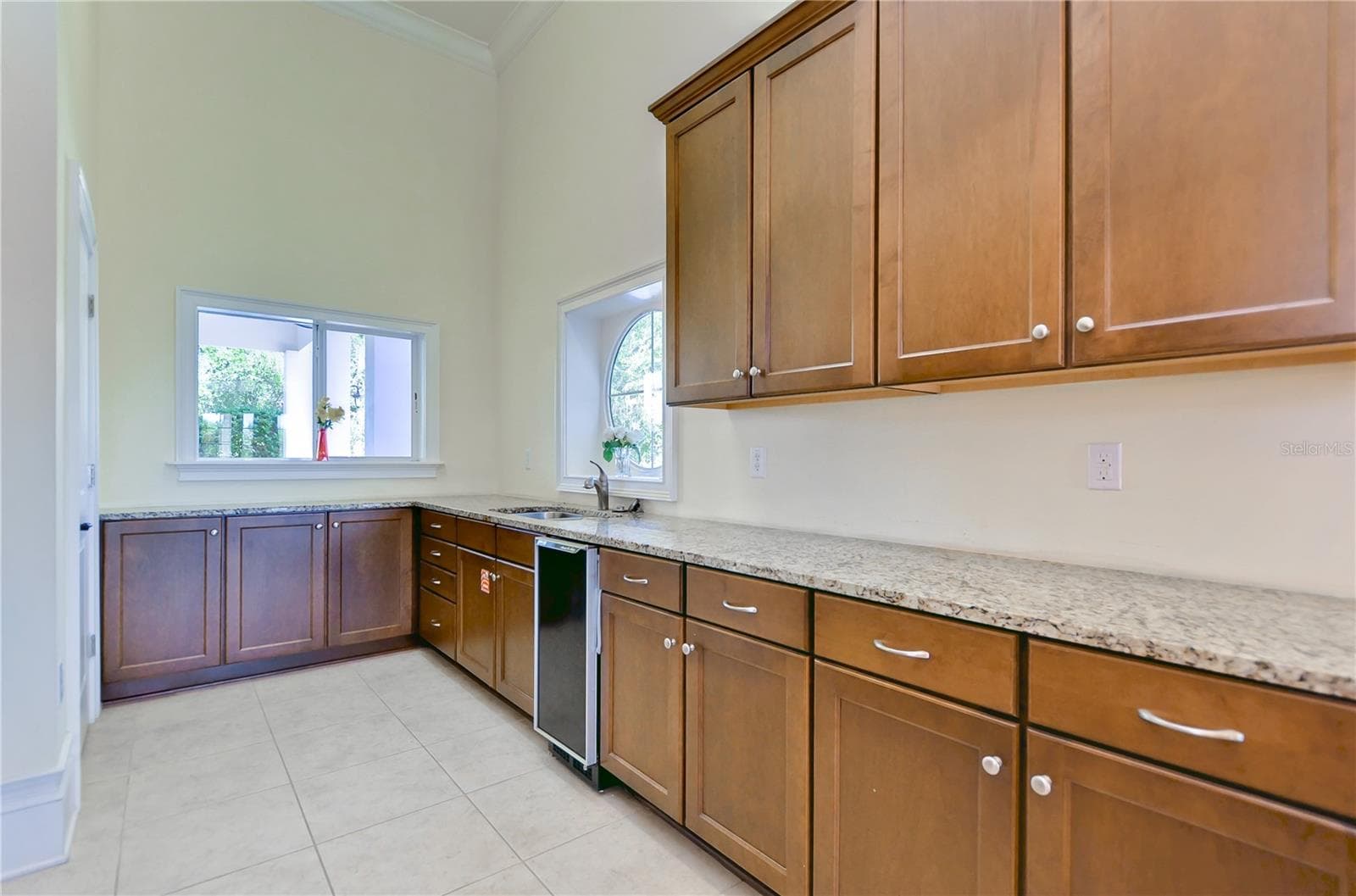 Kitchen inside the community Lake House - 6806 MUNCASTER CT, TAMPA