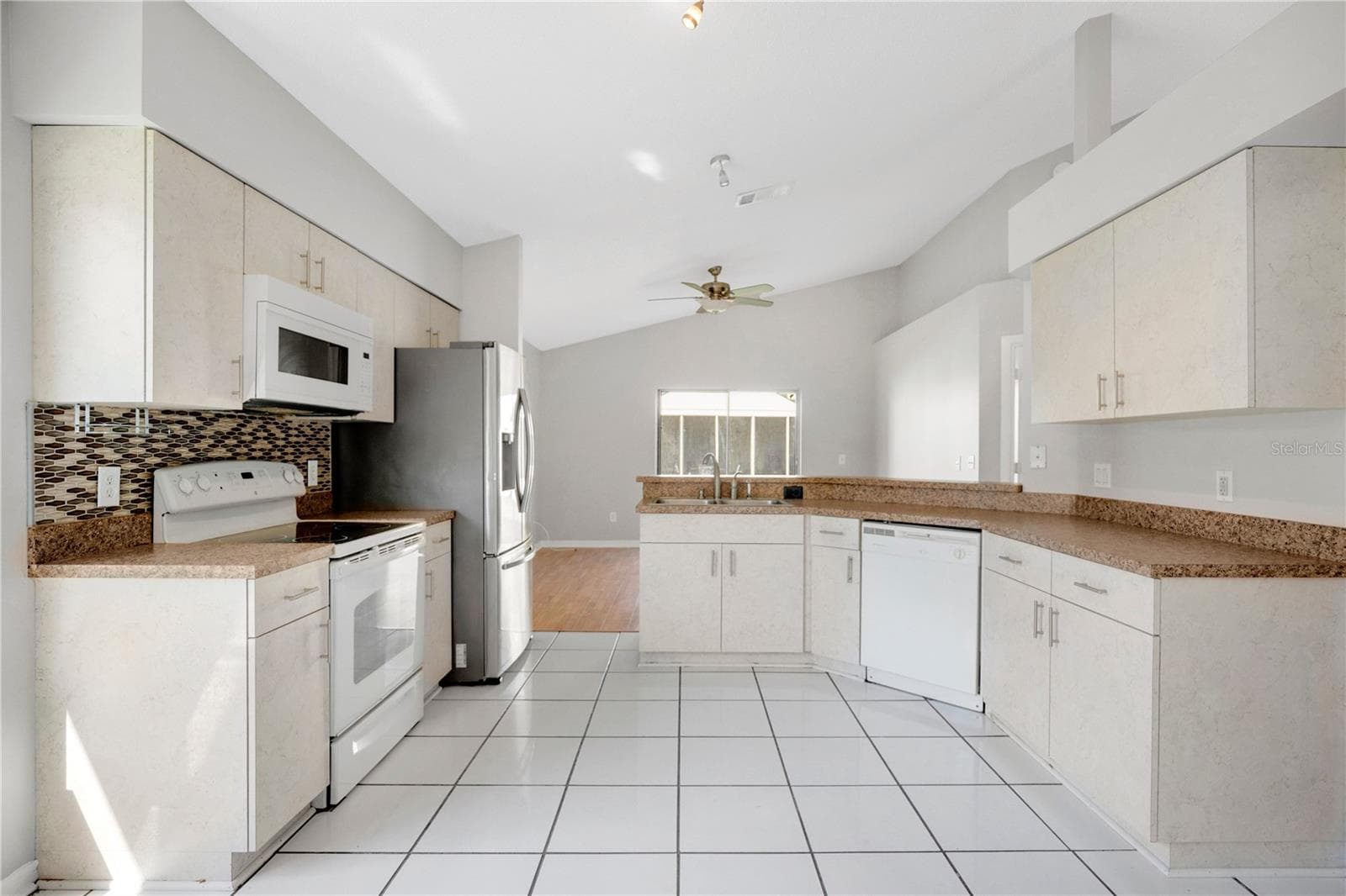 Single Family Residence at 233 S ABERDEEN CIR, SANFORD, photo 8 of 26