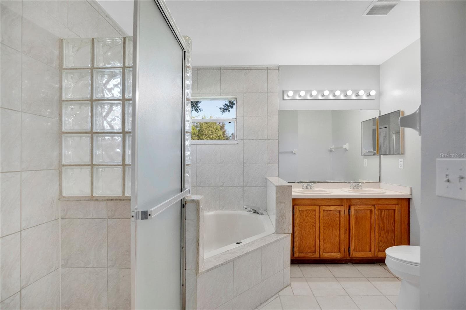 Single Family Residence at 233 S ABERDEEN CIR, SANFORD, photo 17 of 26