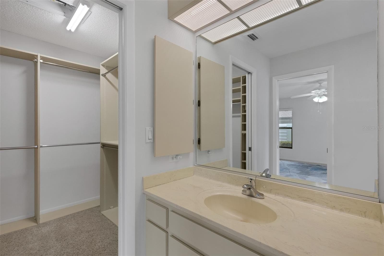 Primary En Suite Bathroom - Walk-in Closet - 4465 ATWOOD CAY CIR #12, SARASOTA
