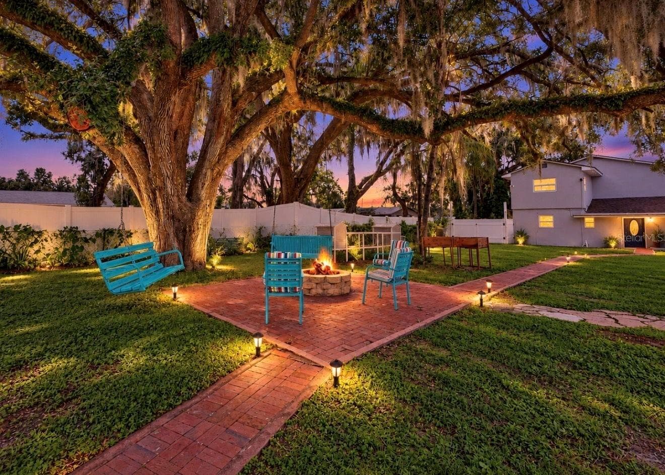 Fire pit - 11004 RIVERVIEW DR, RIVERVIEW