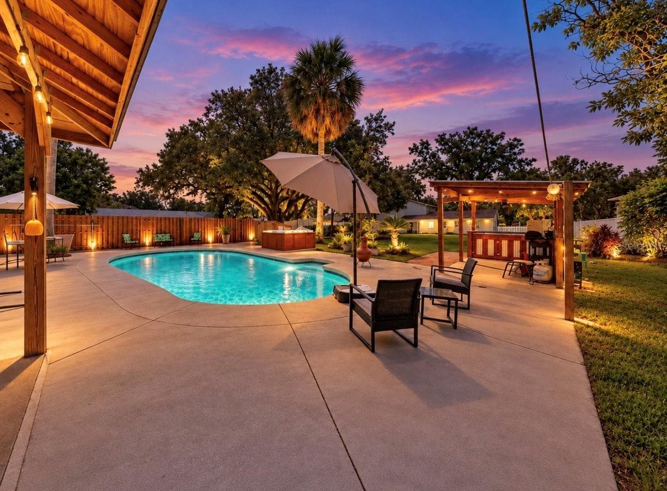 Single Family Residence at 11004 RIVERVIEW DR, RIVERVIEW, photo 5 of 73