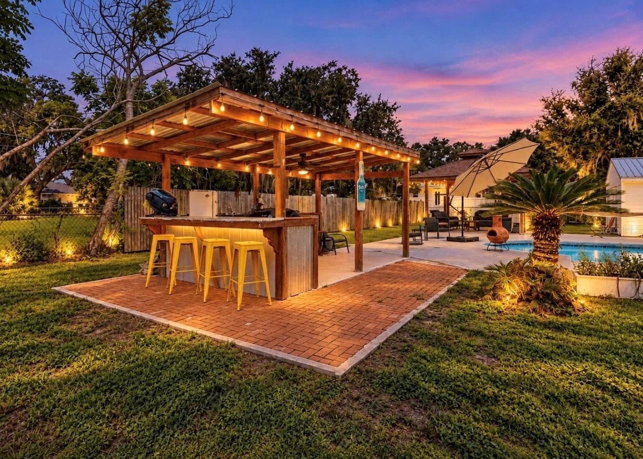 Outdoor kitchen - 11004 RIVERVIEW DR, RIVERVIEW