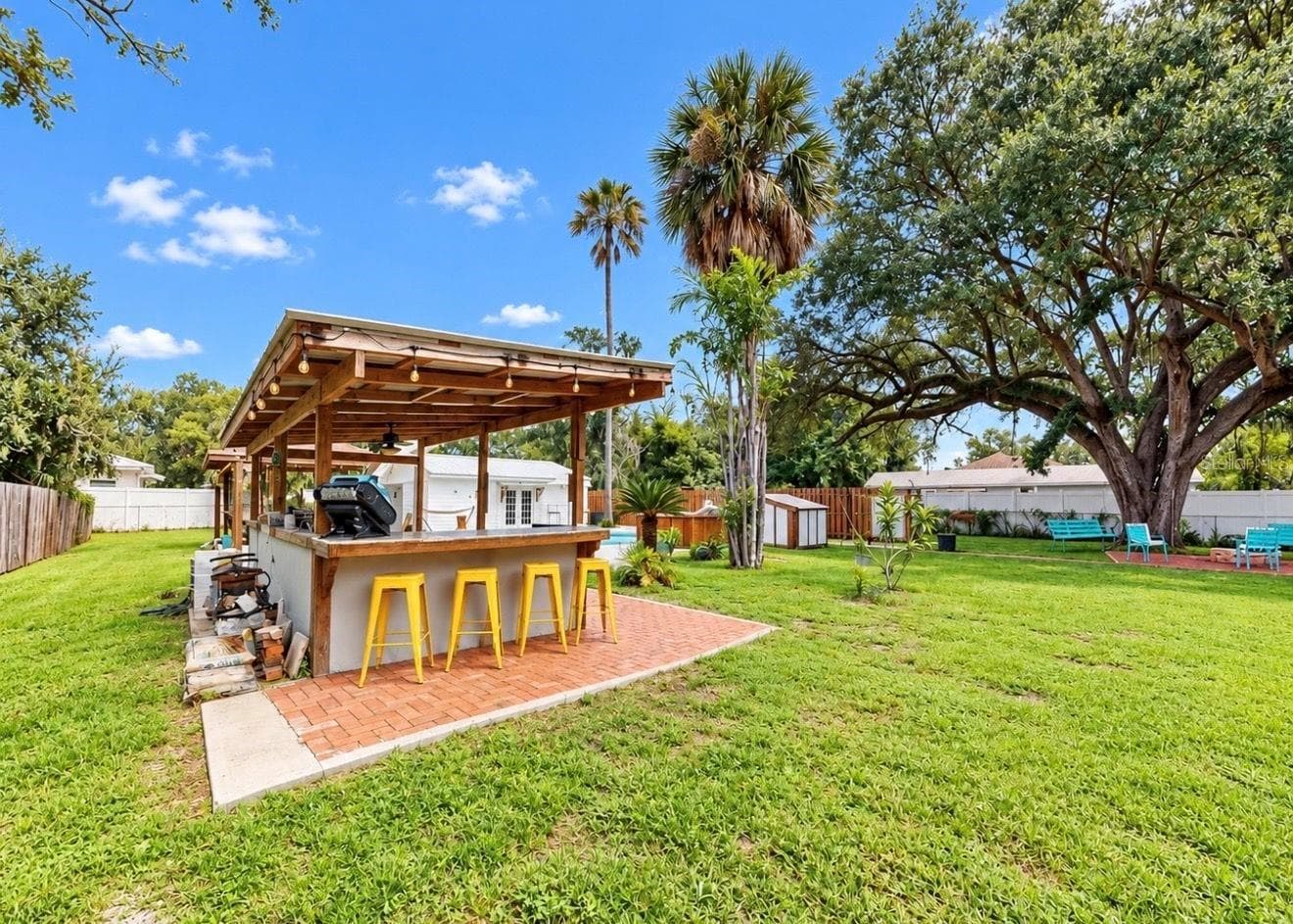 Outdoor kitchen - 11004 RIVERVIEW DR, RIVERVIEW
