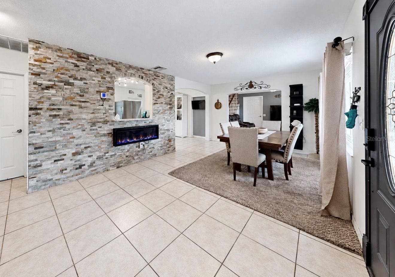 Single Family Residence at 11004 RIVERVIEW DR, RIVERVIEW, photo 16 of 73