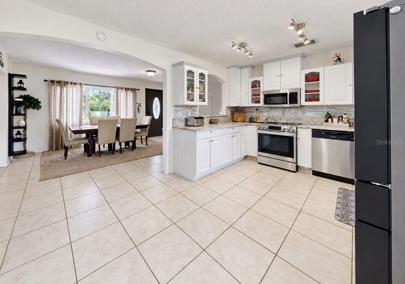 Single Family Residence at 11004 RIVERVIEW DR, RIVERVIEW, photo 23 of 73