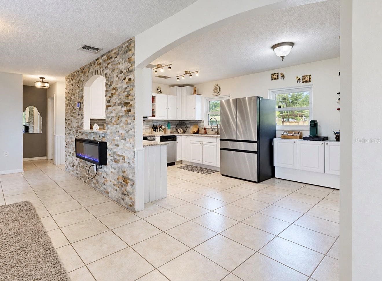 Kitchen-dining combo - 11004 RIVERVIEW DR, RIVERVIEW