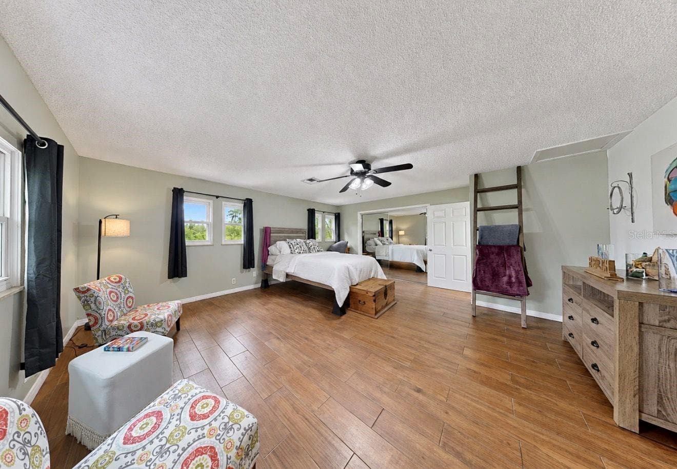 #2 owners suite-upstairs - 11004 RIVERVIEW DR, RIVERVIEW