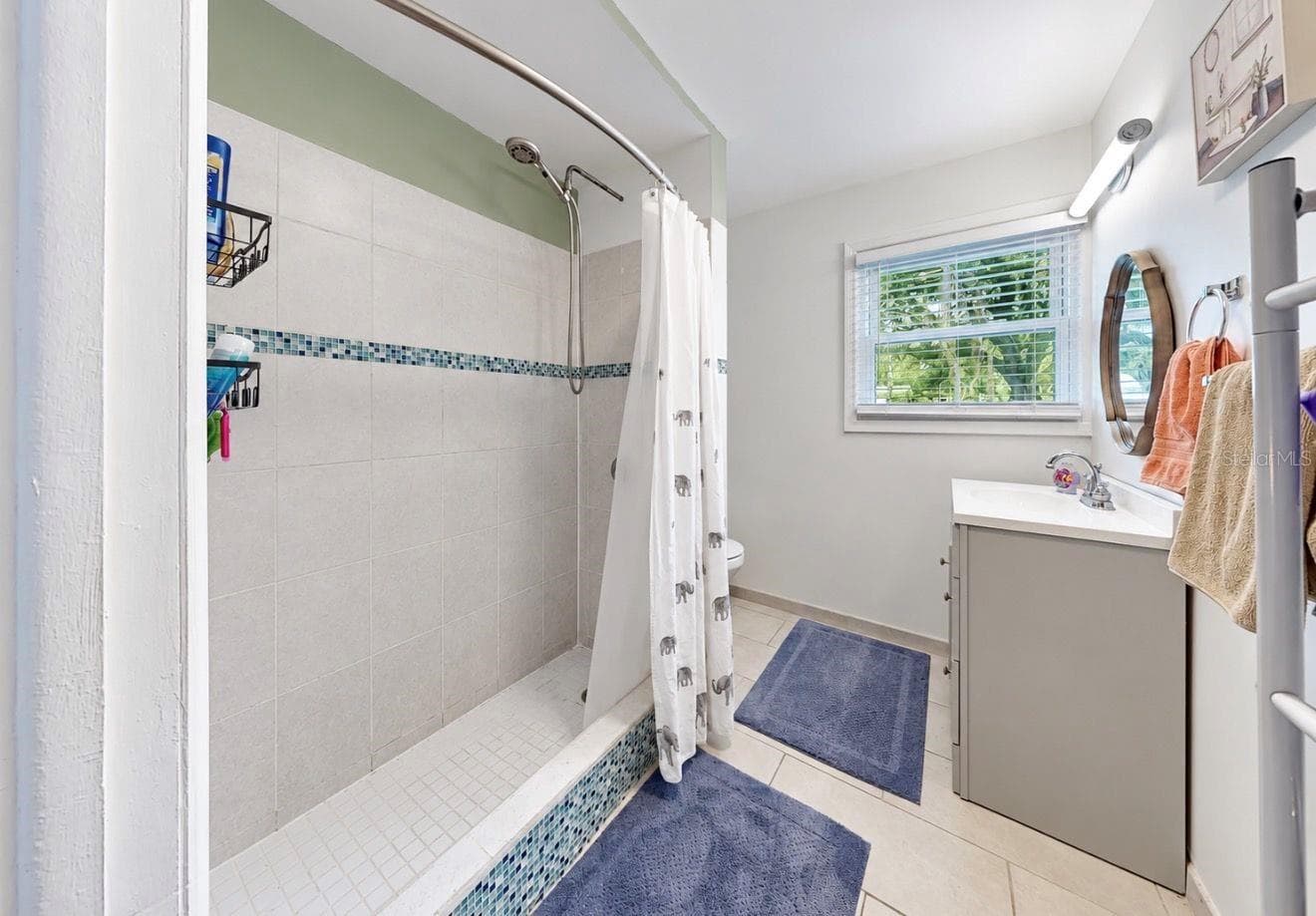 Single Family Residence at 11004 RIVERVIEW DR, RIVERVIEW, photo 45 of 73
