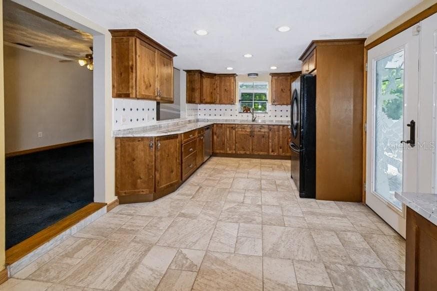 Single Family Residence at 13016 SOMERLOTT PL, DOVER, photo 21 of 98