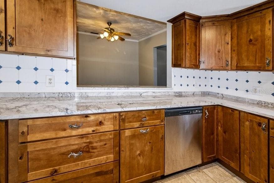 Single Family Residence at 13016 SOMERLOTT PL, DOVER, photo 23 of 98