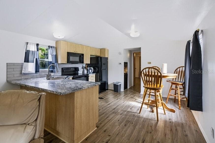 Single Family Residence at 13016 SOMERLOTT PL, DOVER, photo 65 of 98