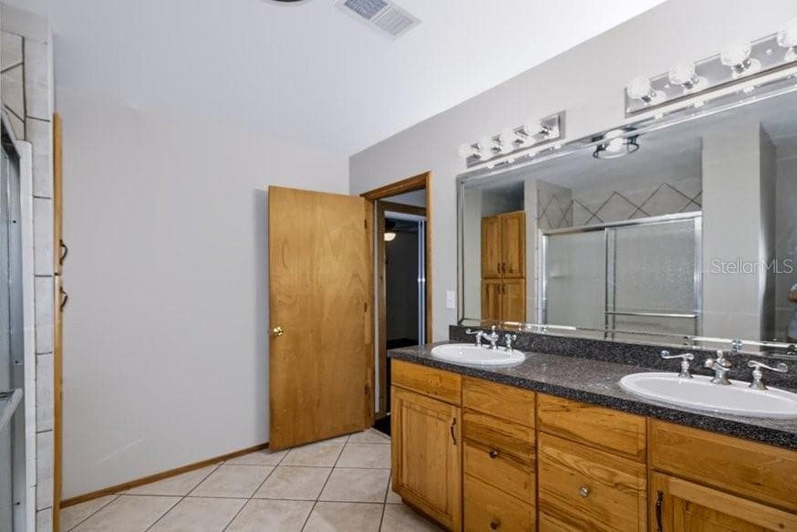 Single Family Residence at 13016 SOMERLOTT PL, DOVER, photo 66 of 98