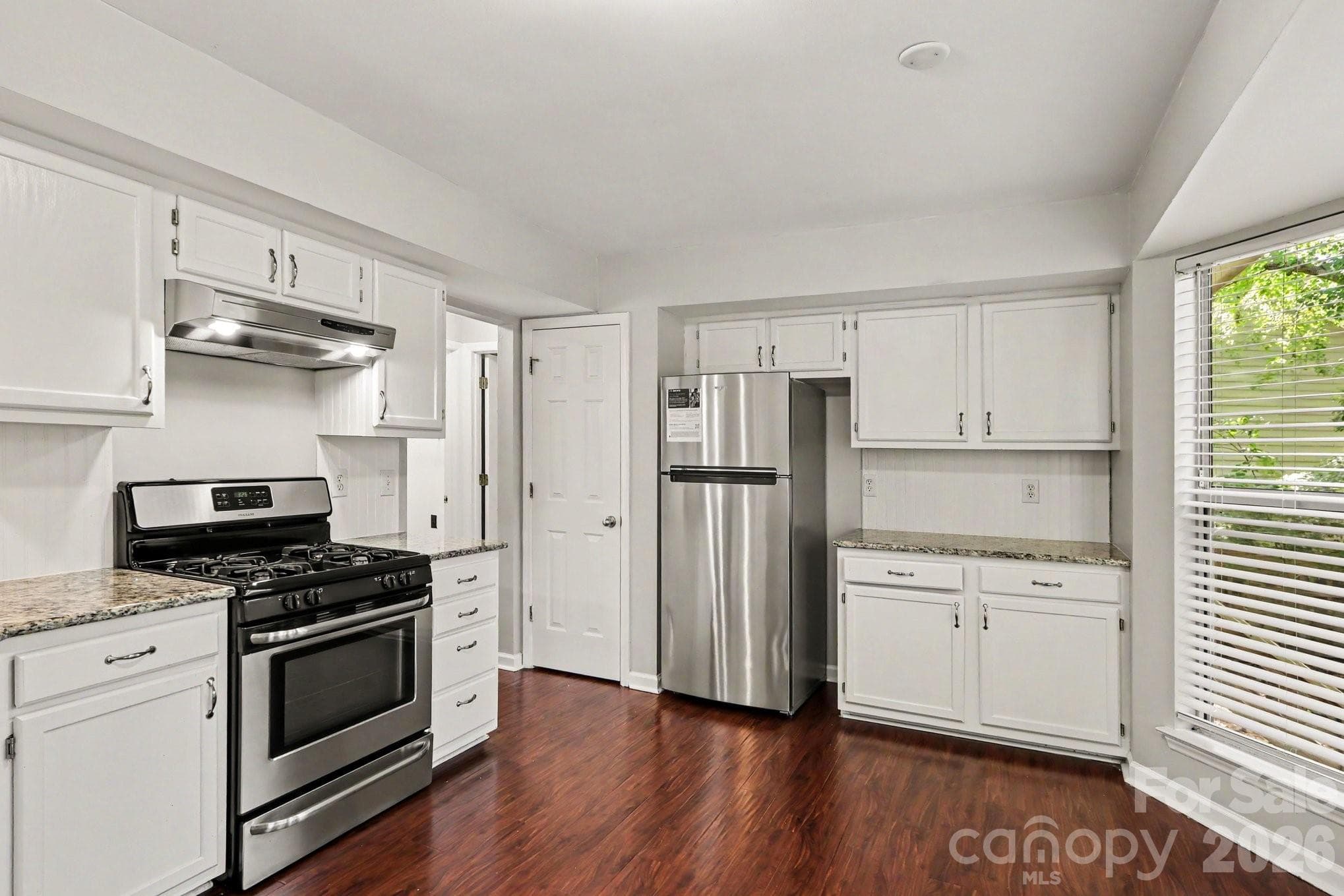 Single Family Residence at 8313 Belstead Brook Court, Charlotte, photo 6 of 19