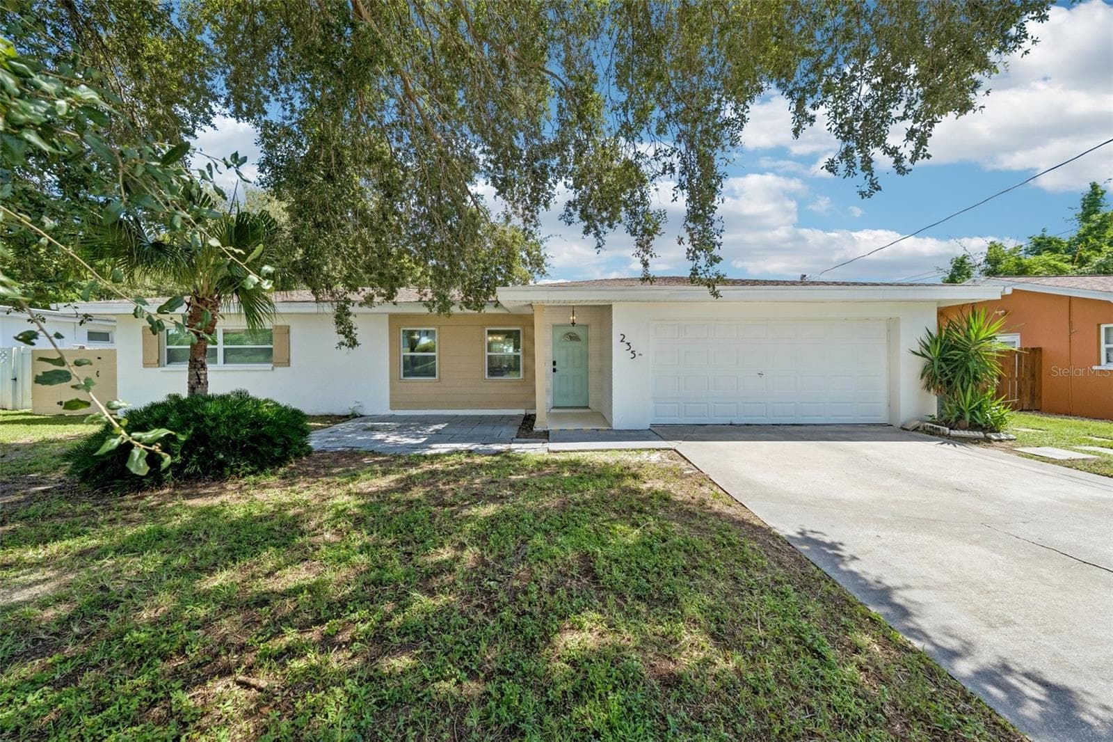 235 OVERBROOK DR E
