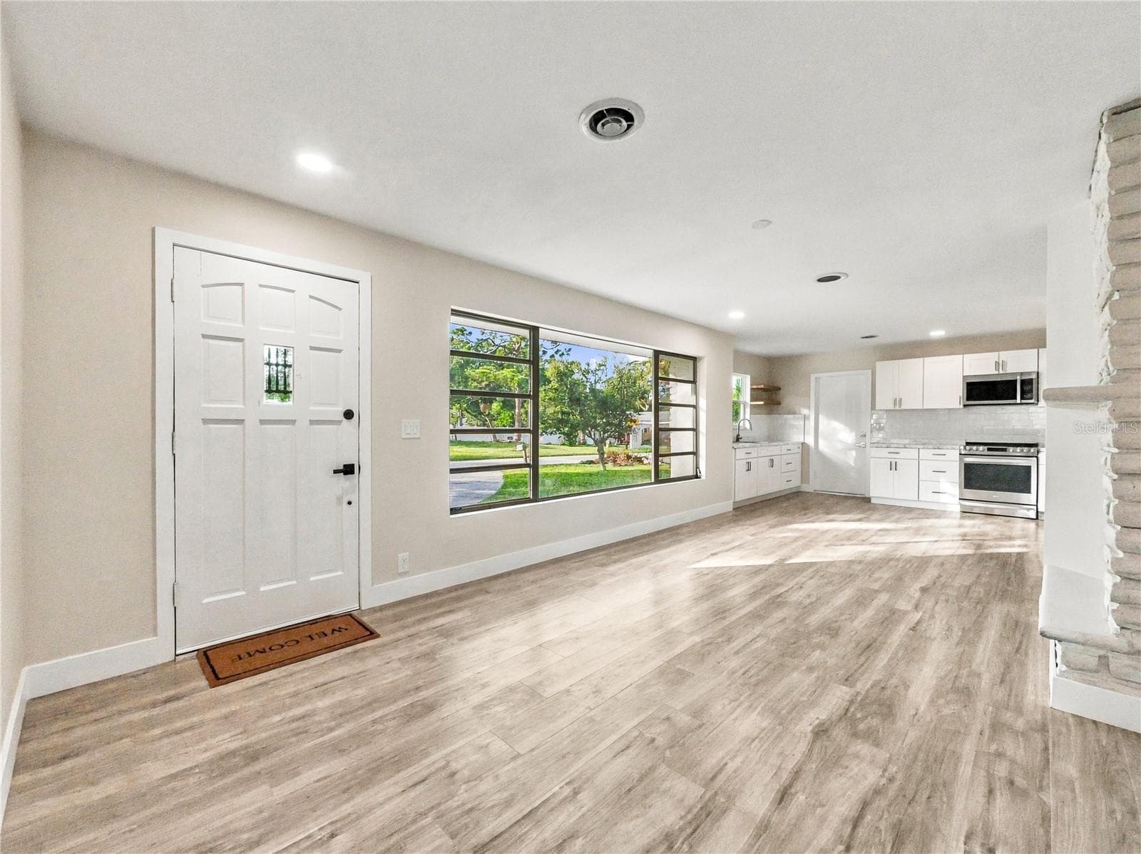 Single Family Residence at 201 GRANADA ST, HOLLY HILL, photo 3 of 27
