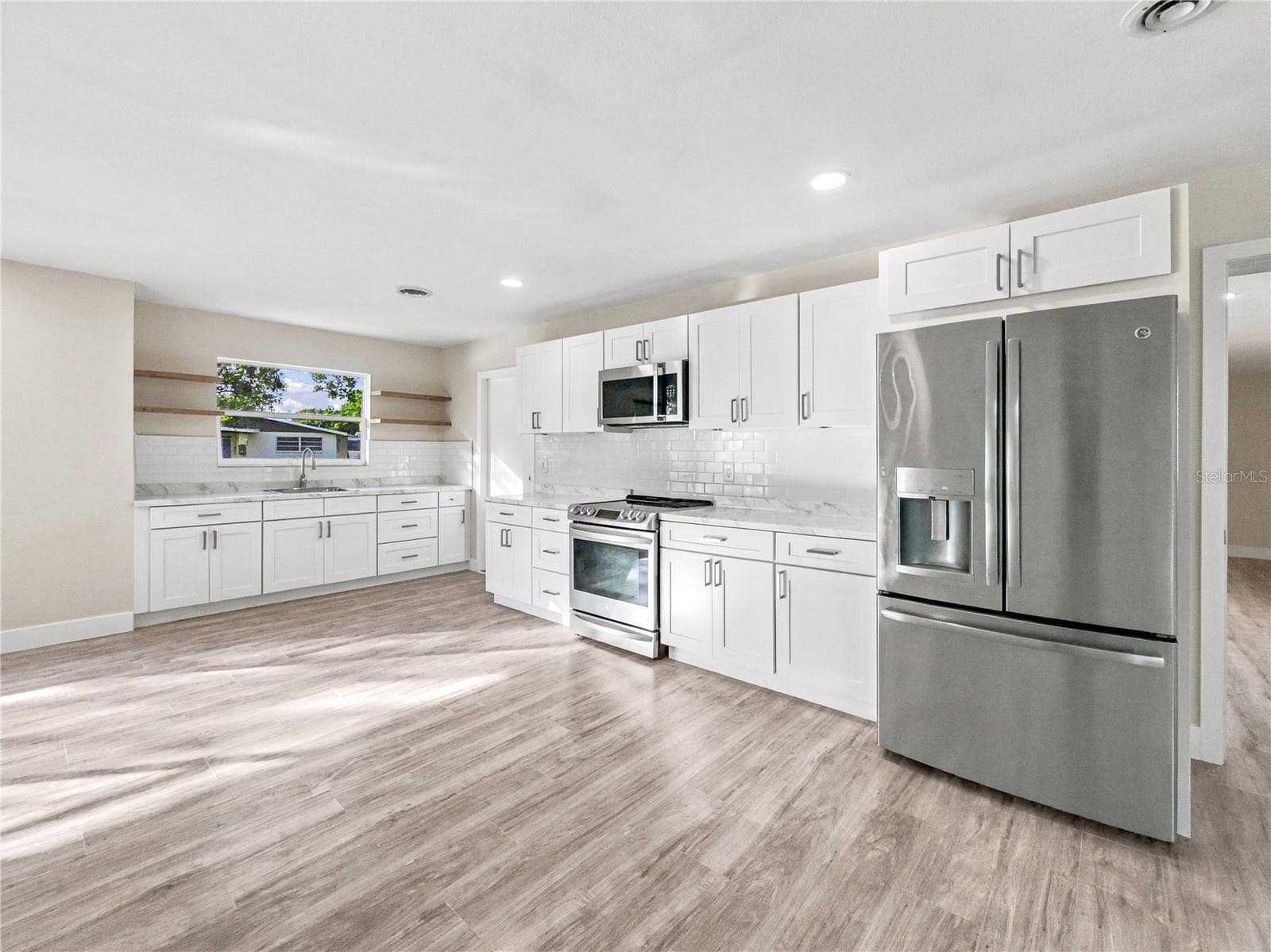 Single Family Residence at 201 GRANADA ST, HOLLY HILL, photo 11 of 27