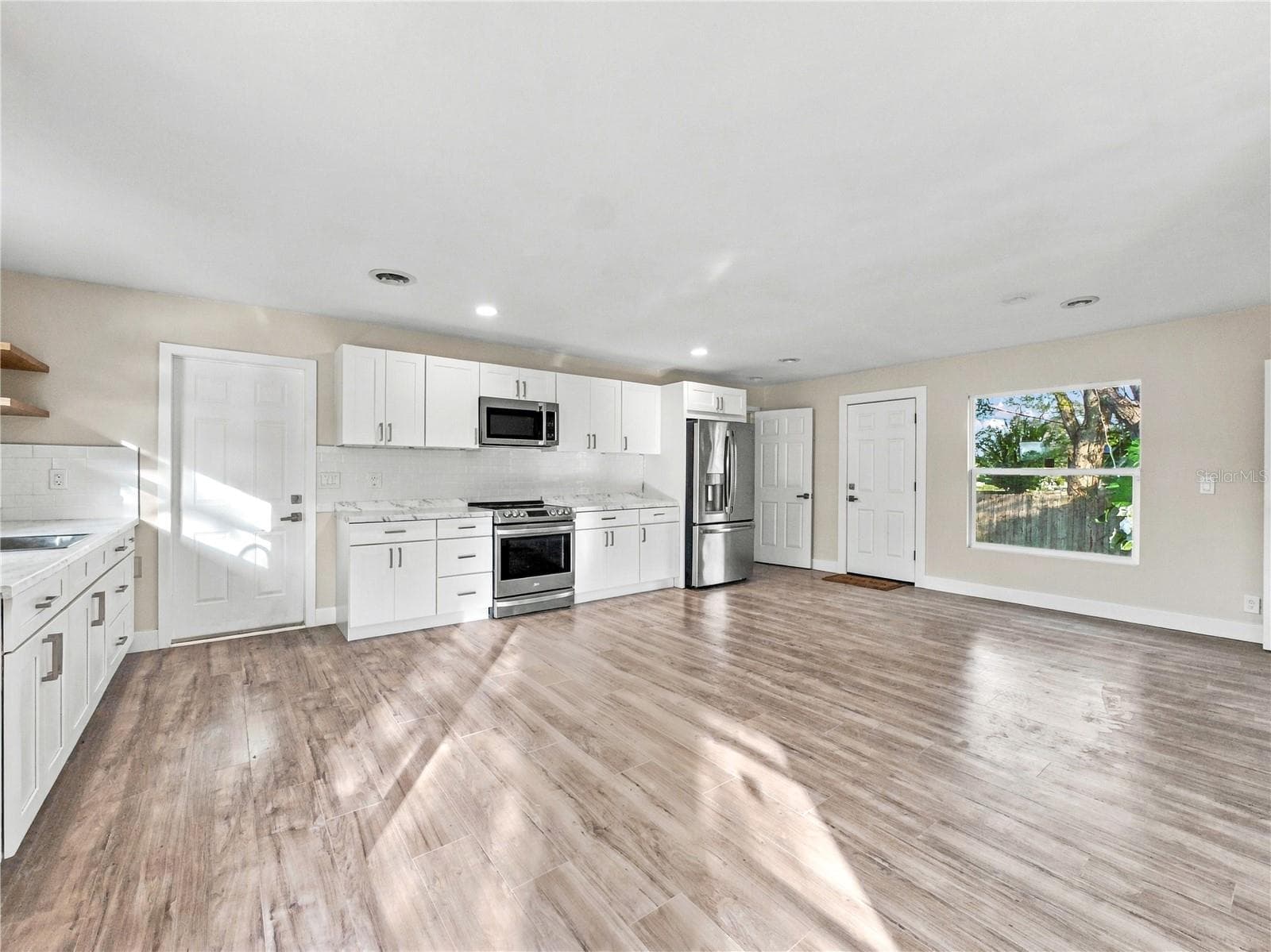 Single Family Residence at 201 GRANADA ST, HOLLY HILL, photo 13 of 27