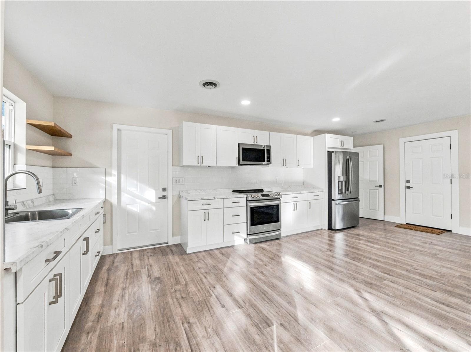 Single Family Residence at 201 GRANADA ST, HOLLY HILL, photo 14 of 27