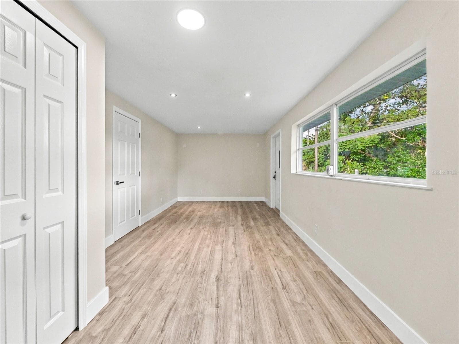 Single Family Residence at 201 GRANADA ST, HOLLY HILL, photo 16 of 27