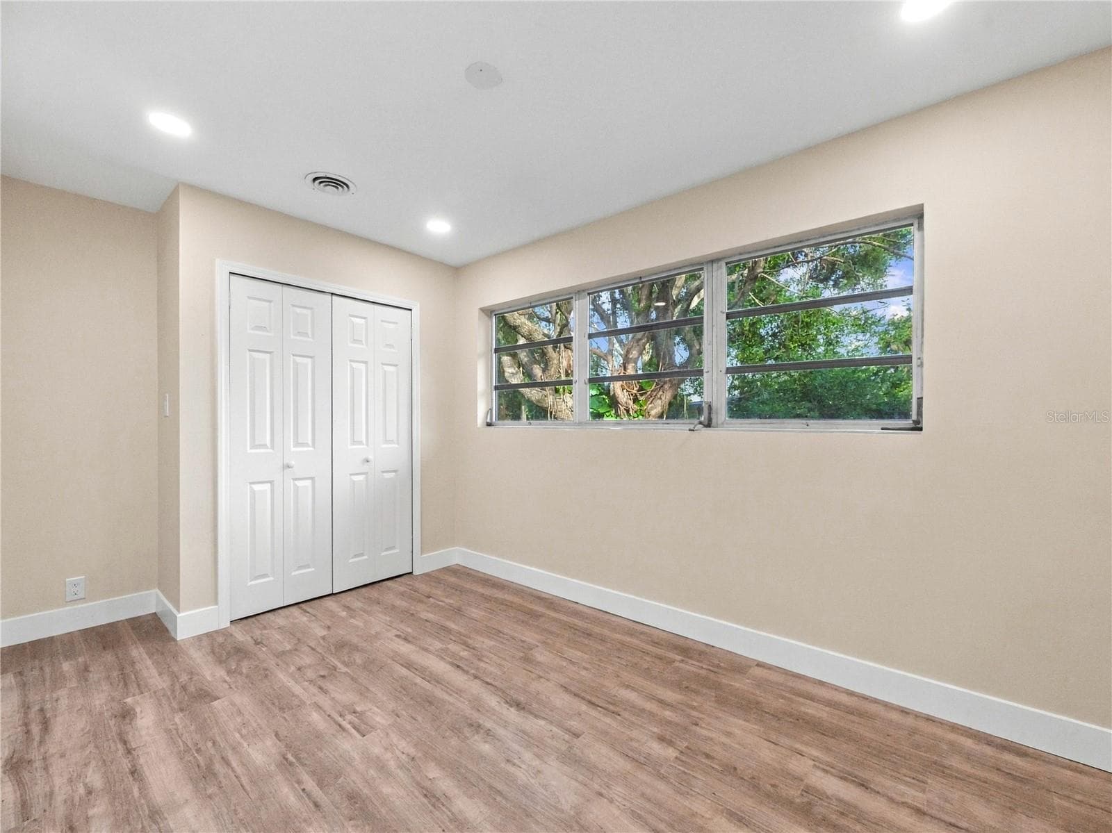 Single Family Residence at 201 GRANADA ST, HOLLY HILL, photo 17 of 27
