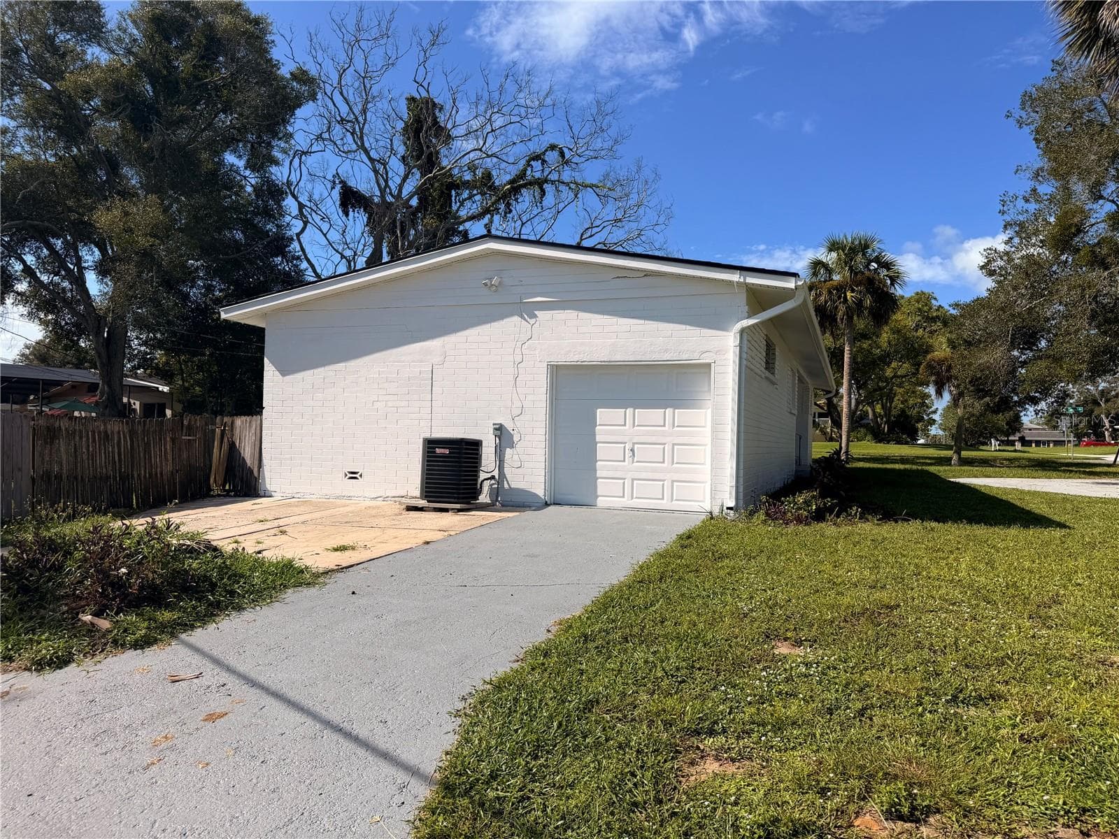 Single Family Residence at 201 GRANADA ST, HOLLY HILL, photo 26 of 27
