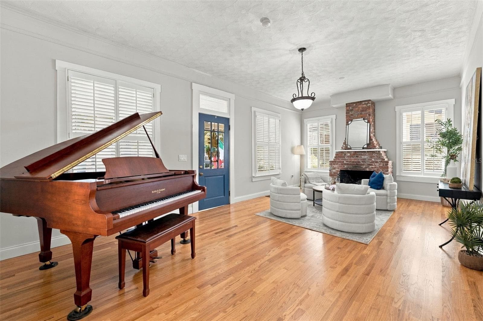 Spacious Entrance with woodburning fireplace - 1801 W HILLS AVE, TAMPA
