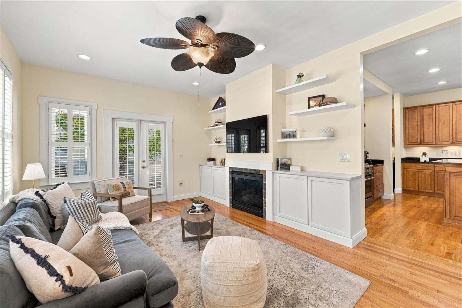 Family room with Gas fireplace - 1801 W HILLS AVE, TAMPA