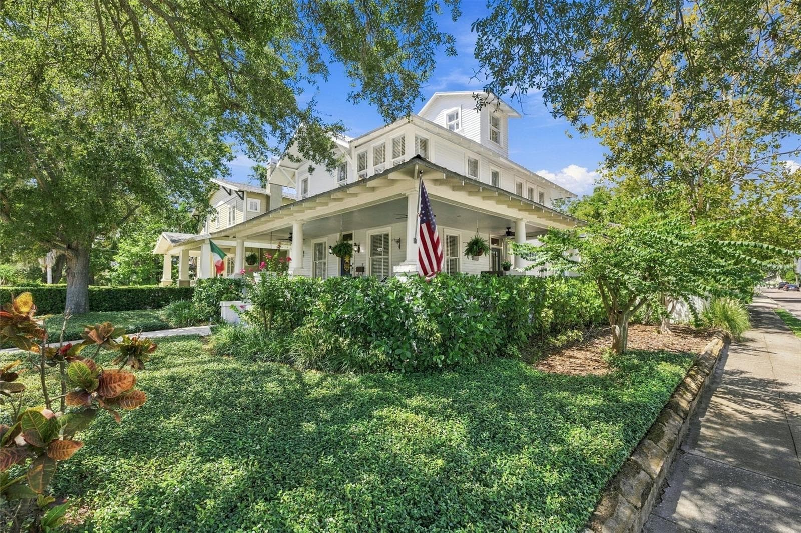 Corner exterior - 1801 W HILLS AVE, TAMPA