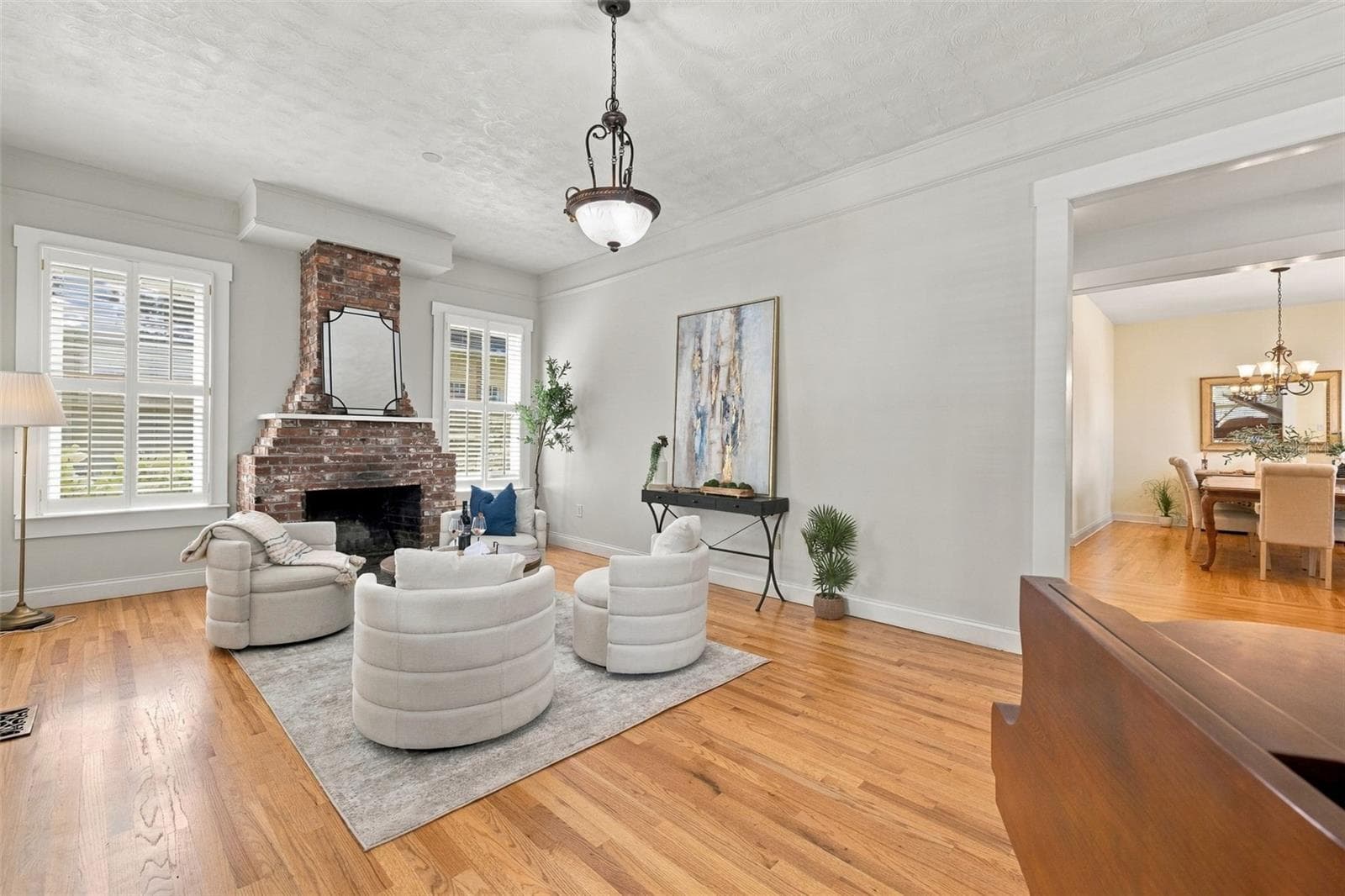 Living room with woodburning fireplace - 1801 W HILLS AVE, TAMPA