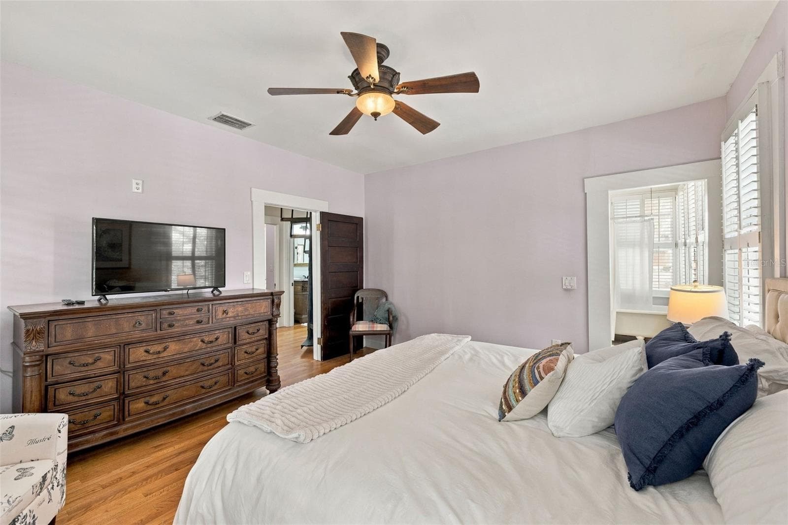 Primary Bedroom - spacious with a King - 1801 W HILLS AVE, TAMPA