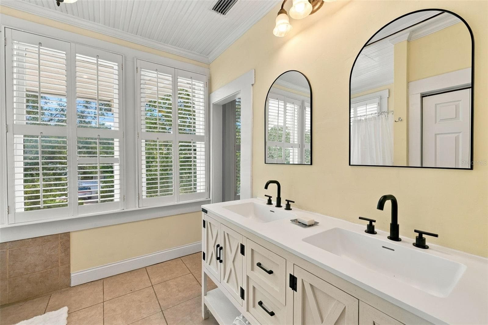 Primary Bathroom - 1801 W HILLS AVE, TAMPA