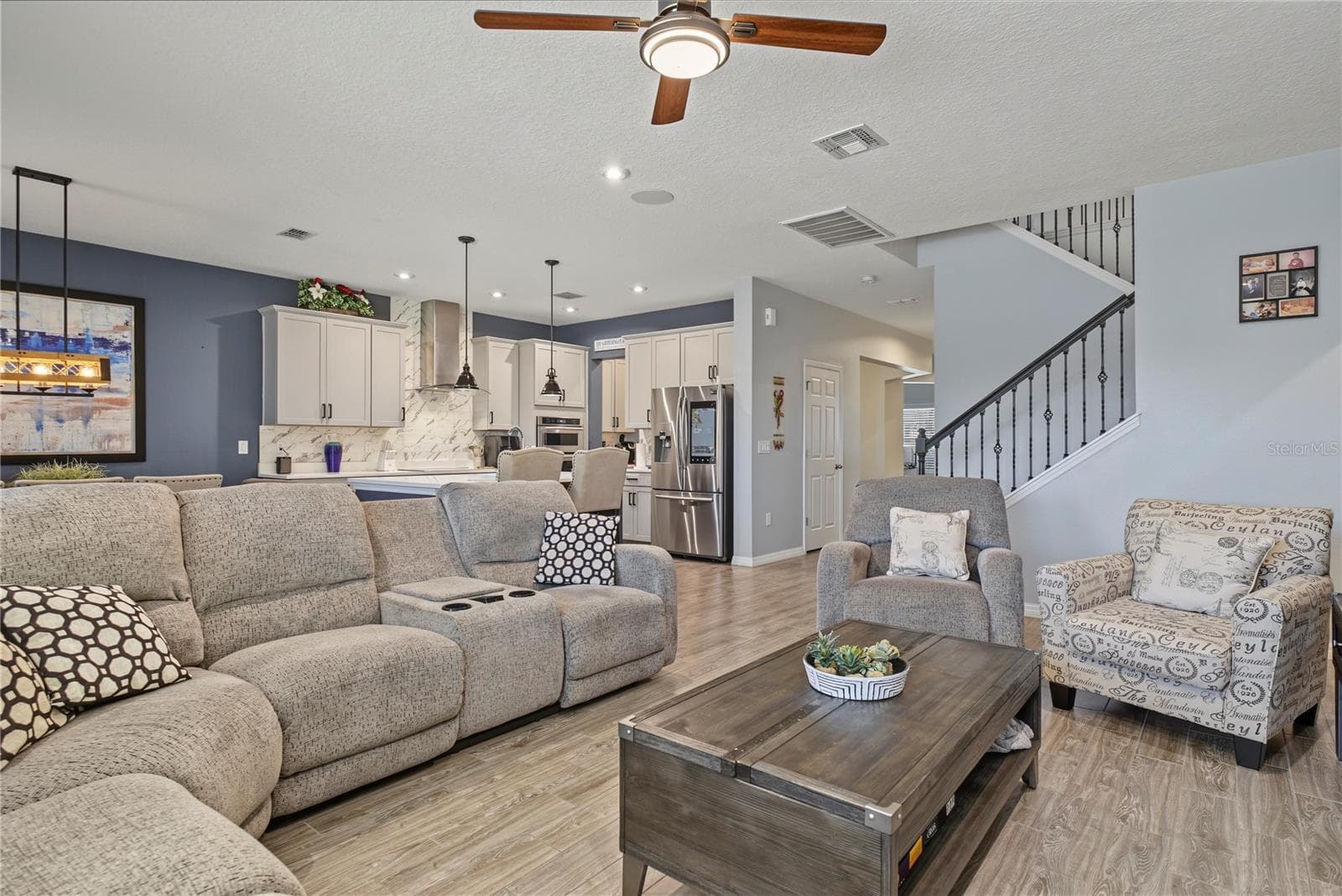 Single Family Residence at 2470 STANDING ROCK CIR, OAKLAND, photo 14 of 48