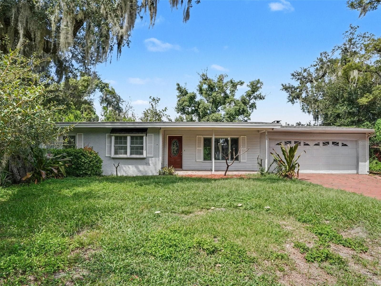 520 LAUREL LN