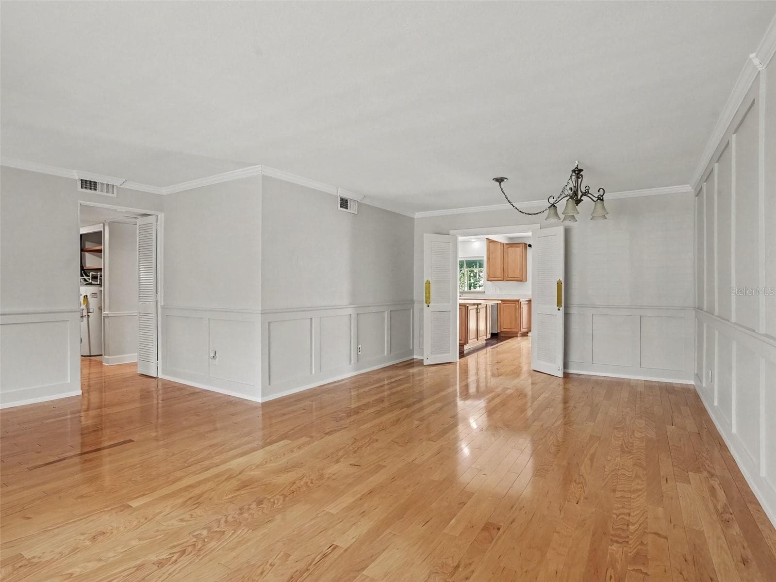 Single Family Residence at 520 LAUREL LN, LAKELAND, photo 5 of 27