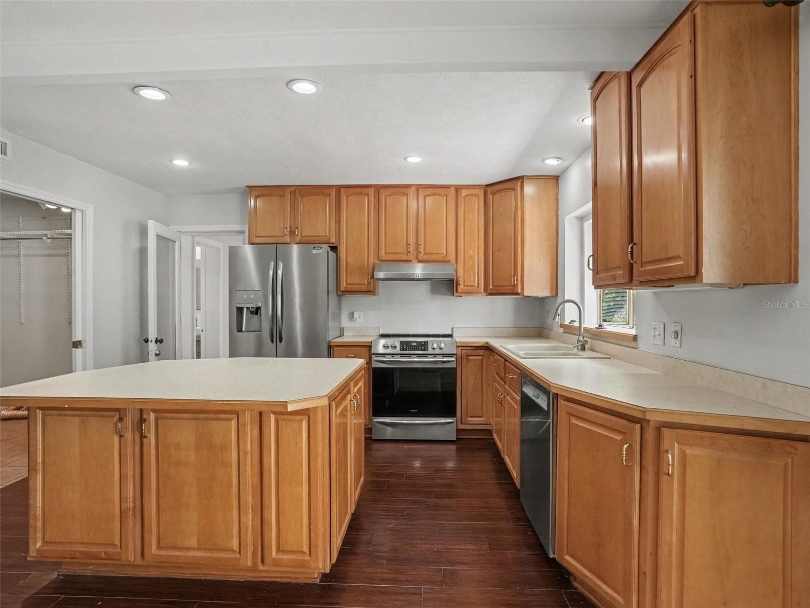 Single Family Residence at 520 LAUREL LN, LAKELAND, photo 11 of 27