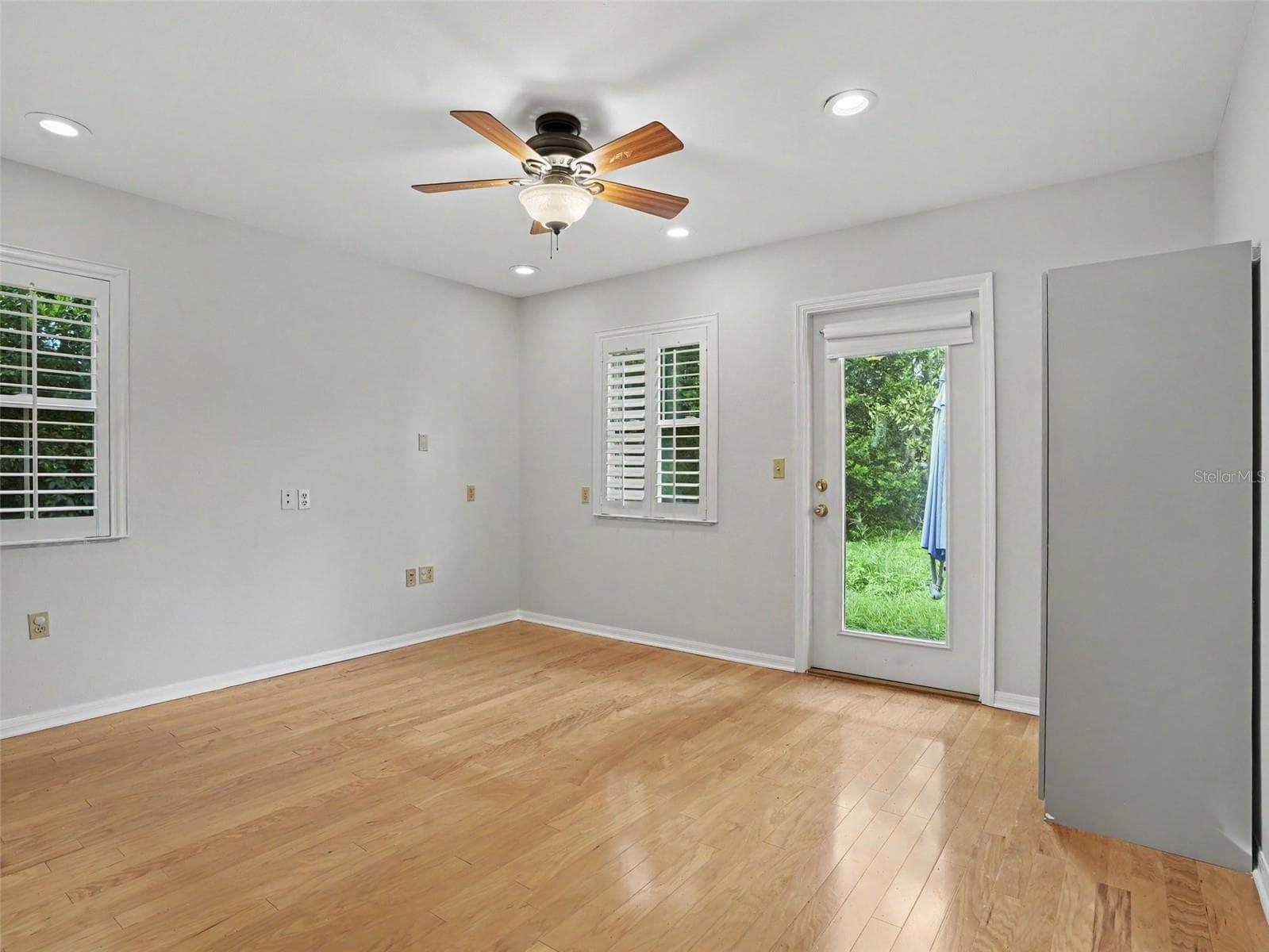 Single Family Residence at 520 LAUREL LN, LAKELAND, photo 12 of 27