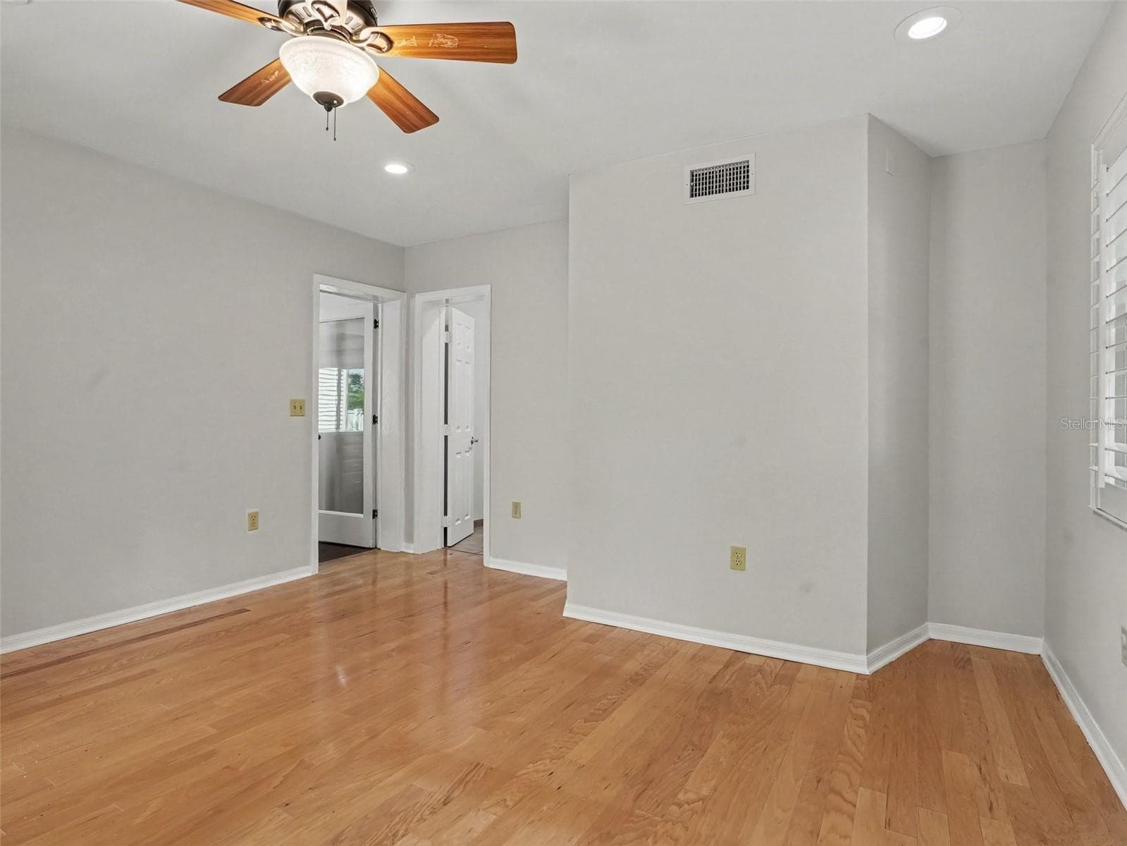 Single Family Residence at 520 LAUREL LN, LAKELAND, photo 13 of 27