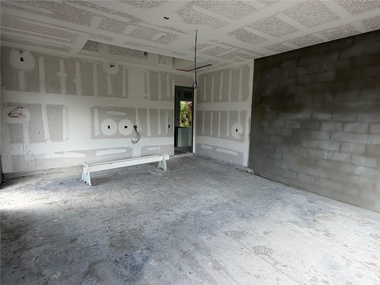 Garage - 8233 GIVLIC LN, NORTH PORT