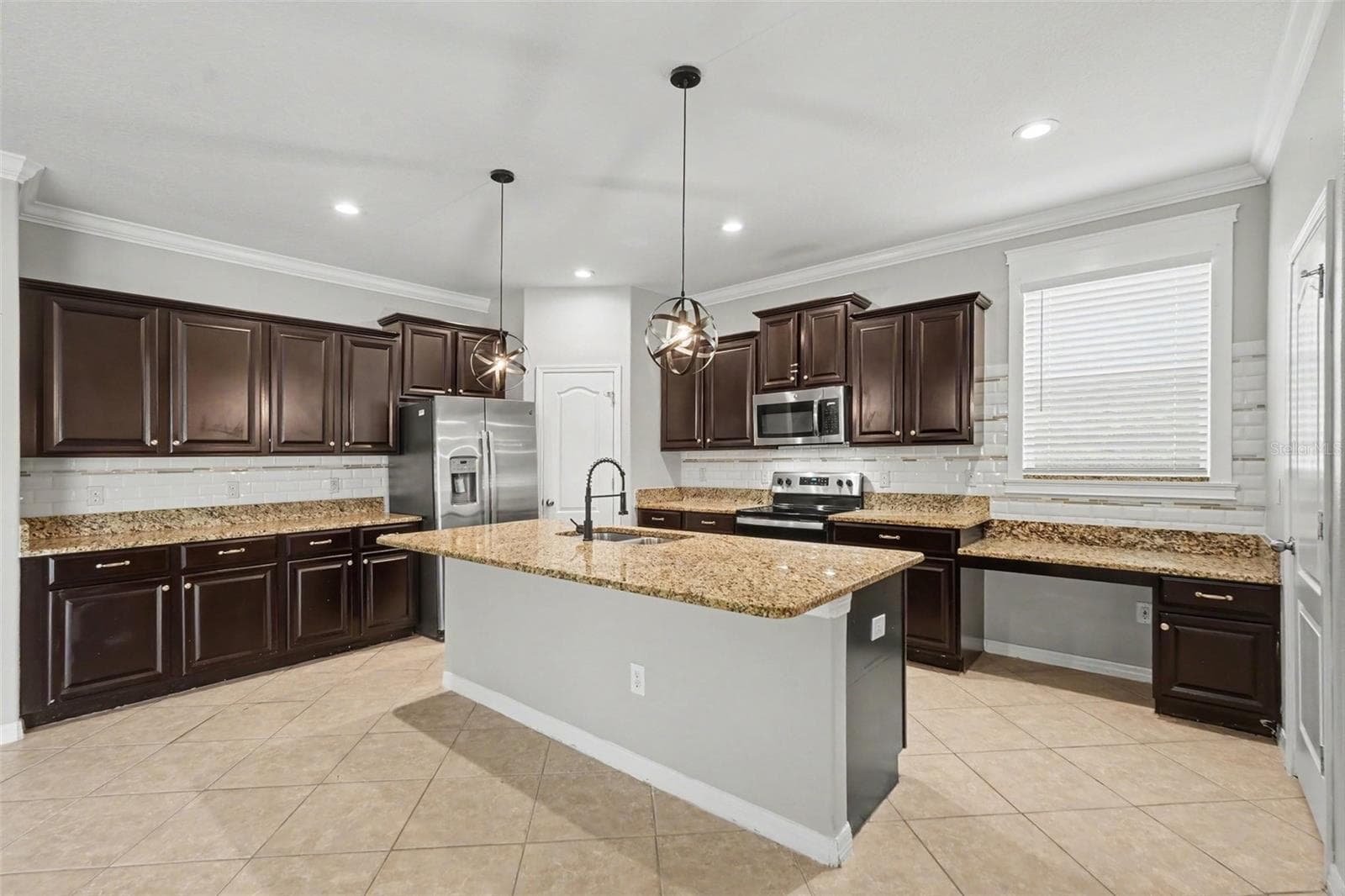 Single Family Residence at 12026 STREAMBED DR, RIVERVIEW, photo 12 of 34