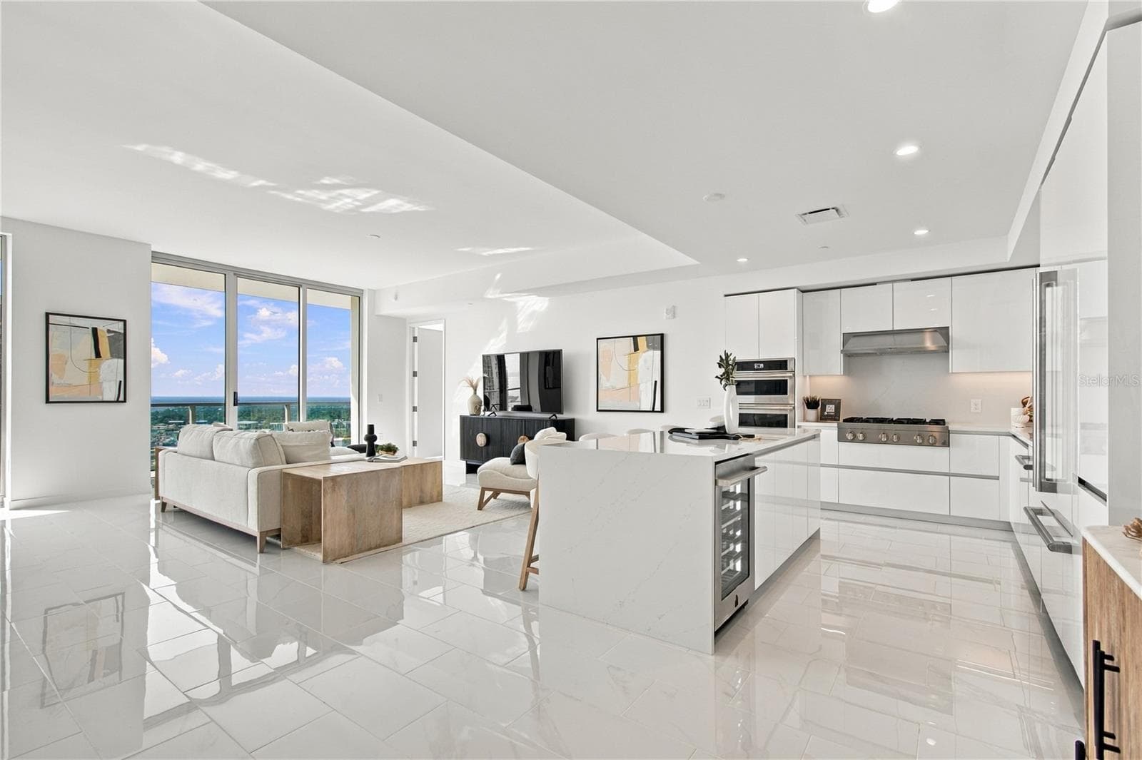 Open kitchen and great room were thoughtfully designed to maximize both entertaining space and views - 400 CENTRAL AVE #2505, ST PETERSBURG