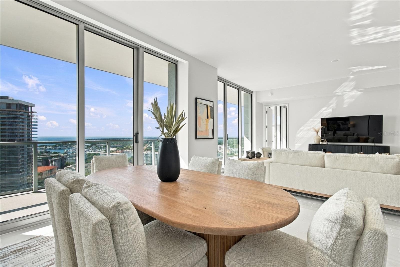 Dining area enjoys floor-to-ceiling glass and direct access to the terrace - 400 CENTRAL AVE #2505, ST PETERSBURG