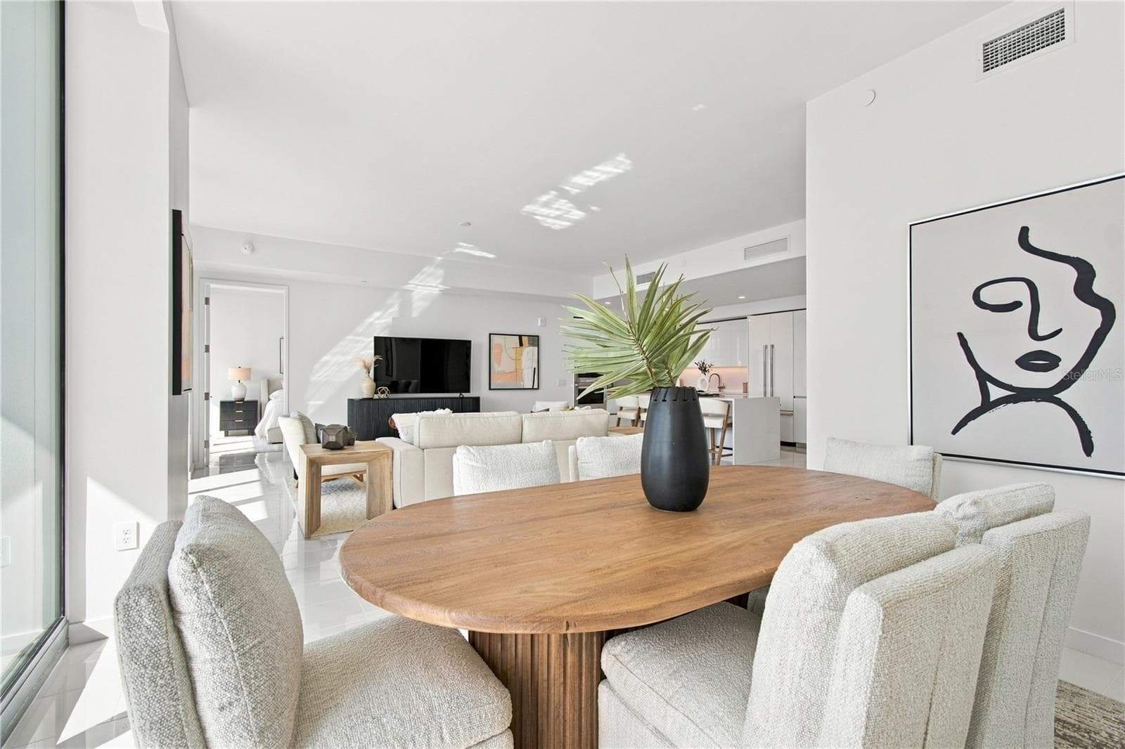 Dedicated dining area offers generous space for entertaining - 400 CENTRAL AVE #2505, ST PETERSBURG