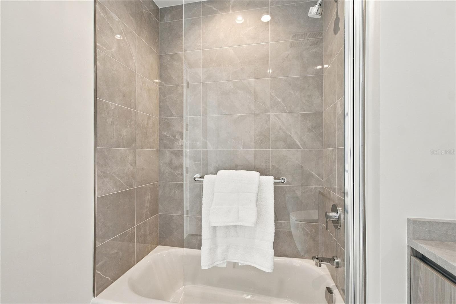 Private guest ensuite provides comfort and privacy for overnight visitors - 400 CENTRAL AVE #2505, ST PETERSBURG