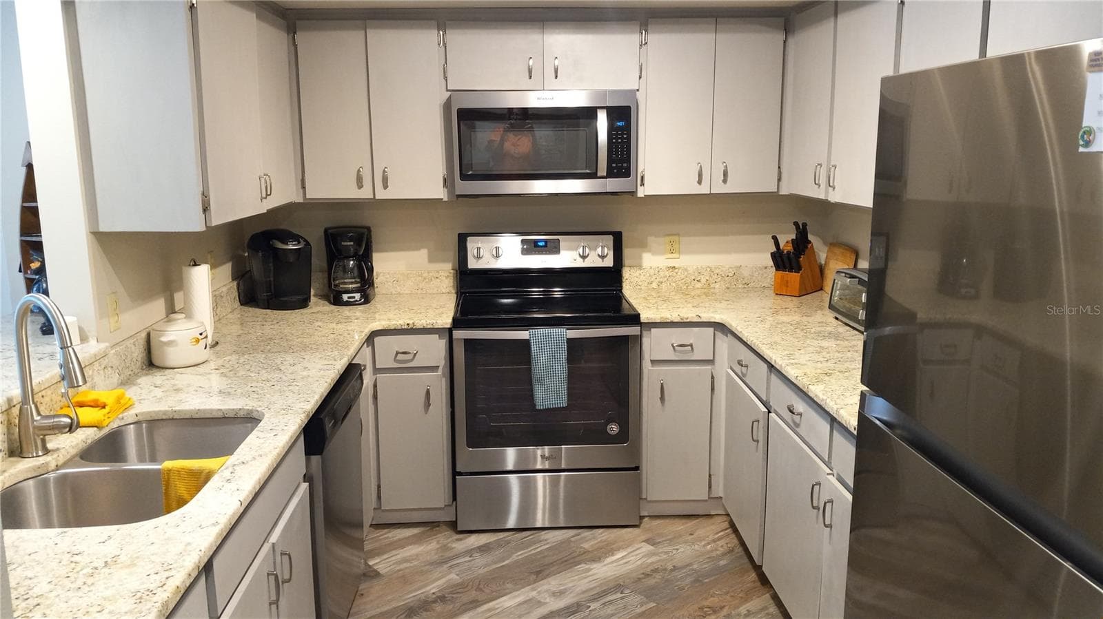 Fully equipped kitchen, granite counters, stainless steel appliances - 2700 GULF BLVD #2, INDIAN ROCKS BEACH