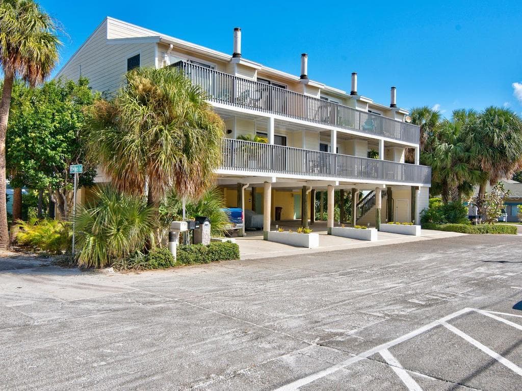 Only 4 townhomes in community - 2700 GULF BLVD #2, INDIAN ROCKS BEACH
