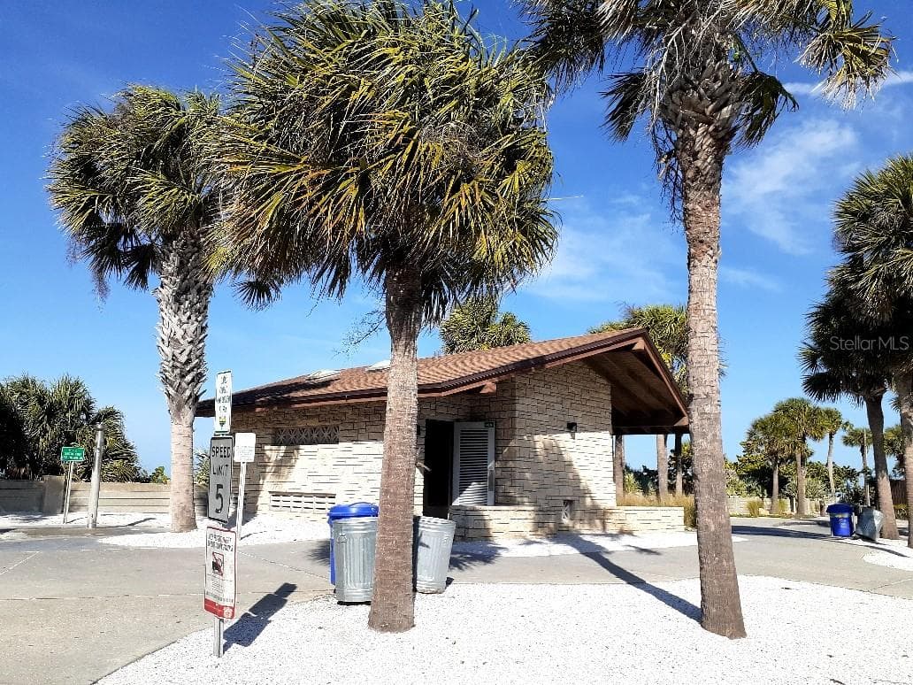 PUBLIC restrooms showers at about 16th Ave - 2700 GULF BLVD #2, INDIAN ROCKS BEACH