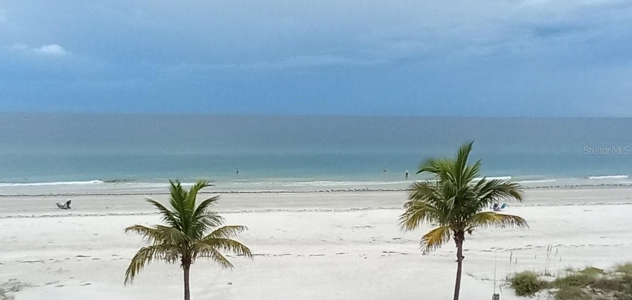 Sandy beach walks right out your door - 2700 GULF BLVD #2, INDIAN ROCKS BEACH