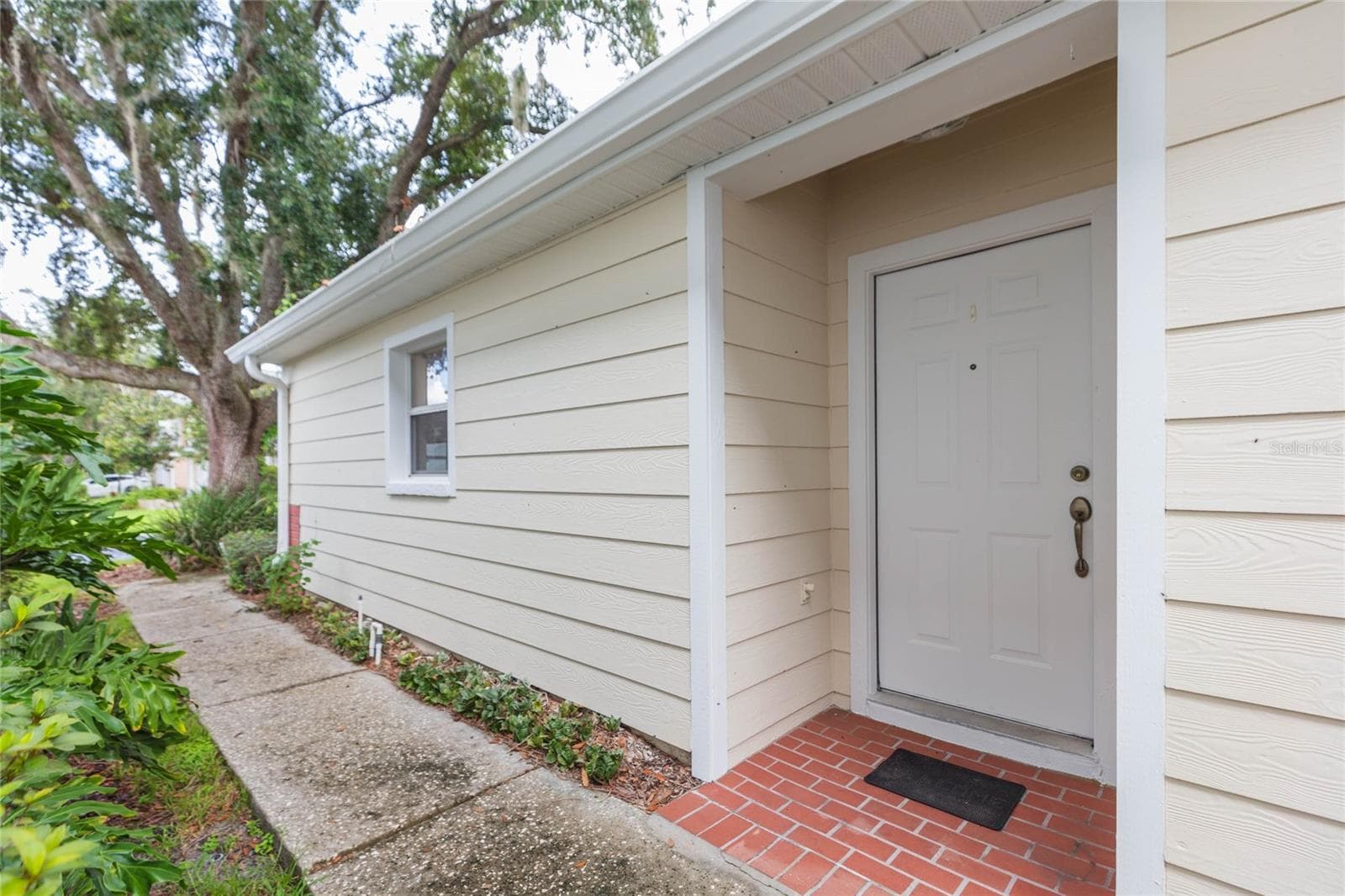 Single Family Residence at 5161 STERLING MANOR DR, TAMPA, photo 4 of 44