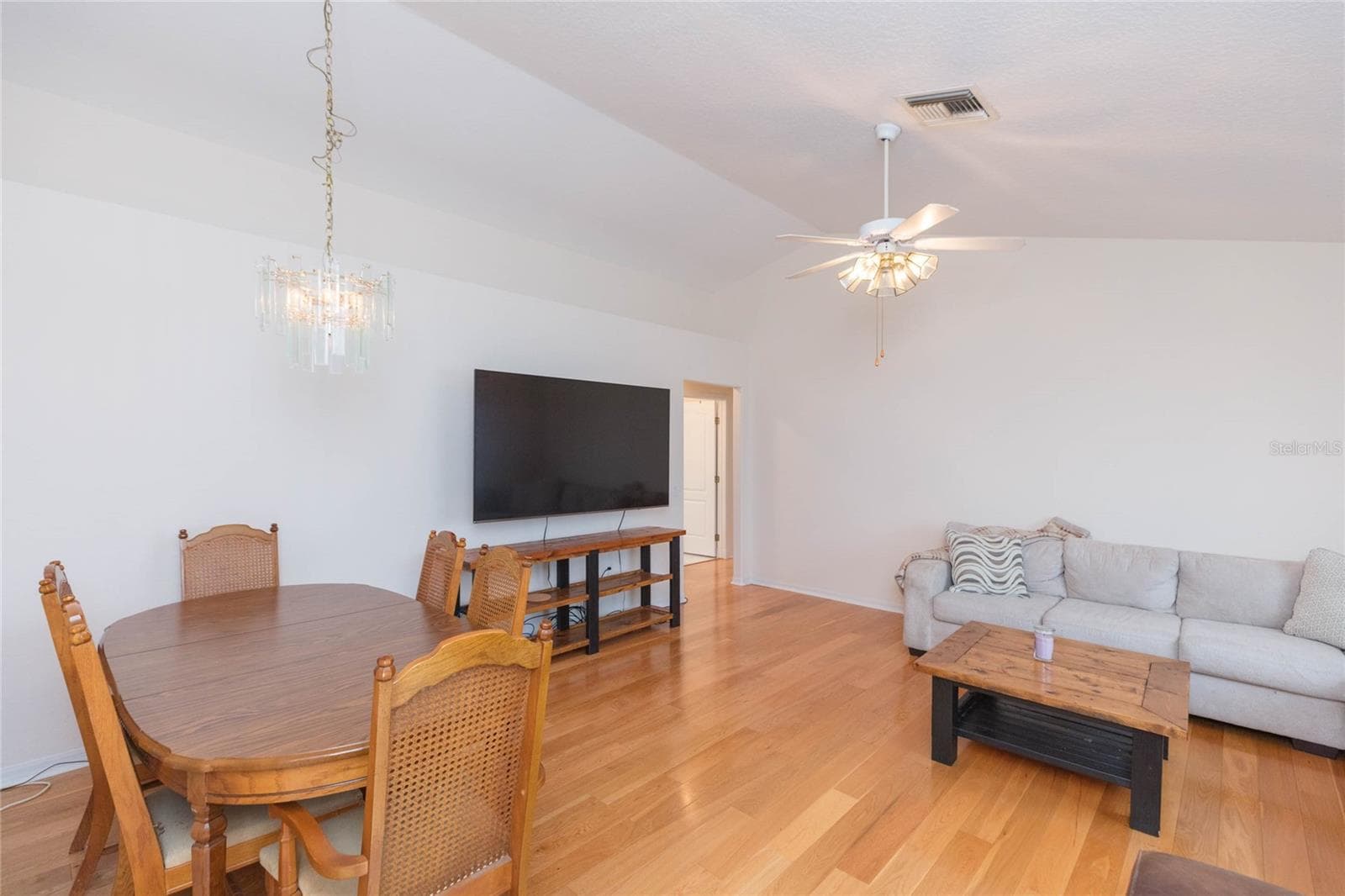 Single Family Residence at 5161 STERLING MANOR DR, TAMPA, photo 5 of 44
